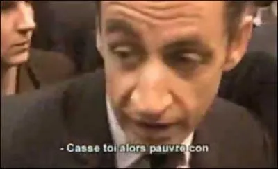Nous sommes le 23 fvrier 2008. Nicolas Sarkozy se montre peu aimable avec une personne qui a refus de le saluer. O se droule la scne ?