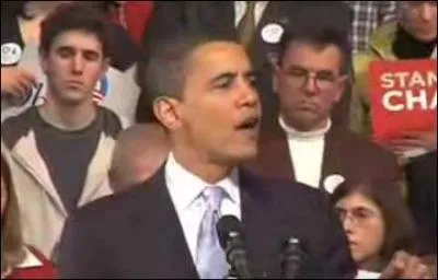 Nous sommes le 8 janvier dans le New Hampshire. Devant ses partisns, Barack Obama, candidat  l'investiture dmocrate, lance cette clbre phrase qui deviendra son slogan de campagne, et le titre d'un clip visionn par d