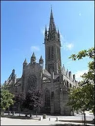 Nous partons maintenant en Bretagne,  Saint-Pol-de-Lon, dans le dpartement ...