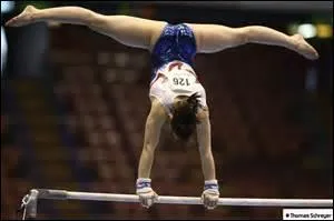 Quel est le mouvement de barres impos o il y a tour arrire, bascule en option, fil sur la barre haute ou repouss ?