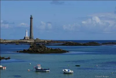 Quel phare du Finistre compte autant de marches que du nombre de jours dans l'anne ?
