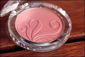  quelle marque de cosmtiques appartient ce fard  paupires ?