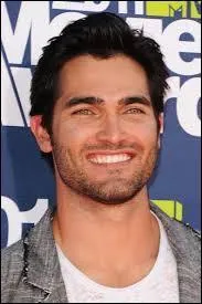 Il s'appelle Tyler Garcia Hoechlin.