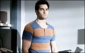 Il est acteur et mannequin.