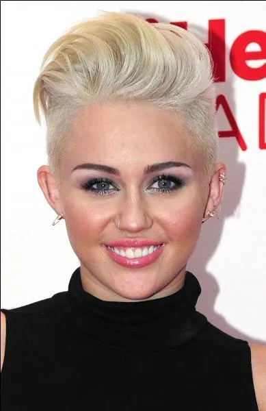 Comment s'appelle cette jeune femme ?