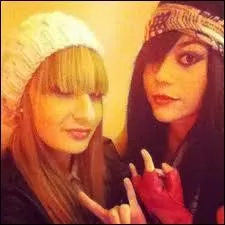 Elle a cr un groupe avec...