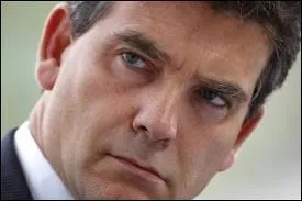 Arnaud Montebourg a traité les dirigeants de SeaFrance d'escrocs. Pour cela, il sera comdamné à...