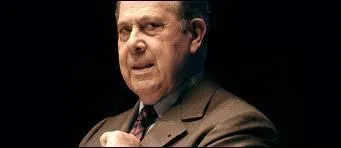 On peut dire que Charles Pasqua est un homme d'affaires car il a trempé dans nombre d'entre elles. Il n'a été condamné que deux fois, notamment dans la vente du casino d'Annemasse. Quel poste ministériel occupait-il ?