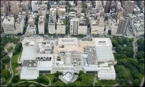 Dans ce film, un couple a l'habitude de se retrouver au muse. Quel est le titre du film ?