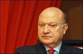 En première instance, André Santini a pris 2 ans avec sursis, 200 000 euros d'amende et 5 ans d'inéligibilité dans l'affaire de la fondation Hamon. Il est célèbre pour...