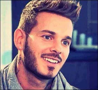 Mat est connu pour ses ...