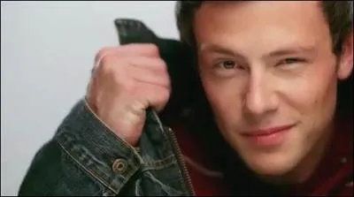 C'est l'ex-fianc de Rachel et le meilleur ami de Noah. Quel est son nom dans la srie ?