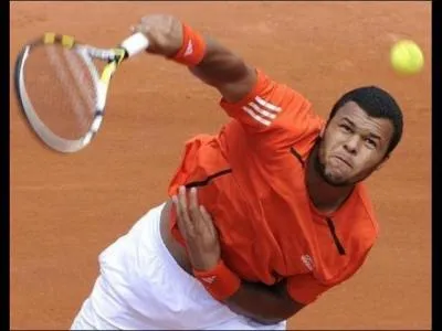 Quel tennisman professionnel a le premier port un short en jeans ?