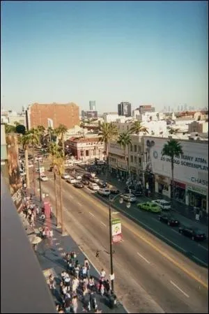 En circulant sur cette rue mythique de Los Angeles (39 km), on gagne l'ocan Pacifique tout en admirant le coucher du soleil  l'heure du crpuscule, d'o son nom. C'est :