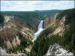 Les chutes Victoria, du Niagara et d'Iguaz sont parmi les plus belles du monde. Les trois se situent  la frontire entre deux pays. Rendez-leur  chacune leur domicile exact en choisissant l'ordre correct ci-dessous.