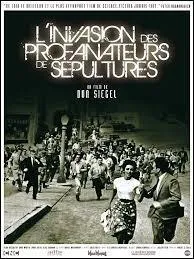 Combien y a-t-il eu de versions du film  L'invasion des profanateurs de spultures  ?