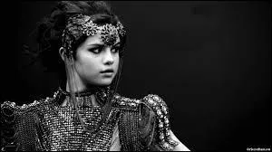 Et d'o viennent ces paroles  Kiss the moon goodbye But don't close your eyes, your eyes It's the end of the night  ?