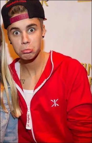 Comment s'appelle son styliste ?