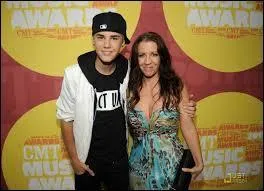 Comment s'appelle sa maman ?