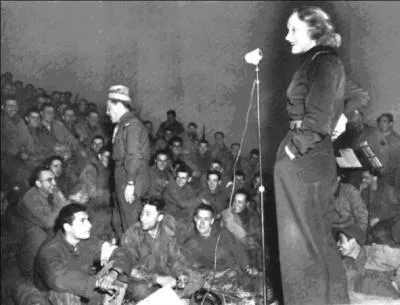 Pendant la 2e Guerre mondiale, c'était, probablement, le chant le plus connu. Presque tous les soldats de ce conflit le chantèrent. C'est une chanson d'amour allemande écrite en avril 1915. Les versions les plus populaires ont été chantées en allemand et en anglais par Marlène Dietrich. Quel est cette chanson ?