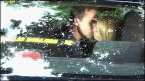 Avec qui Bayron a-t-il tromp Ella ?