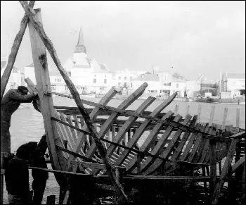 L'entreprise Beneteau, Croix-de-Vie, en Vendée, est uniquement spécialisée dans la construction de chalutiers.
