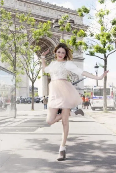 Qui est la tante de Violetta ?