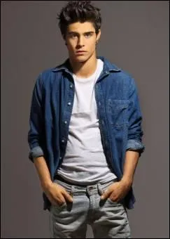 Entre amiti et rivalit, il y a aussi l'amour. Qui est son 1er amour ?