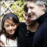 Quel est le lien de parent entre Antoine de Caunes (acteur et ralisateur) et Emma de Caunes (actrice) ?