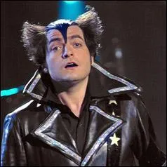 Quel est le nom de scne du fils de Louis Chedid ?