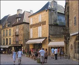 Je vis  Sarlat-la-Canda dans le dpartement de la __________.