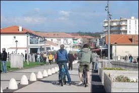 Nous partons en Aquitaine,  Biscarrosse. La ville se situe dans le dpartement ...