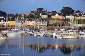 Je vous emmne  Camaret-sur-Mer, petite station balnaire Finistrienne. Nous serons donc en rgion ...