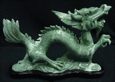 ... jade est une pierre trs dure servant  la confection de bijoux et d'objets d'art.