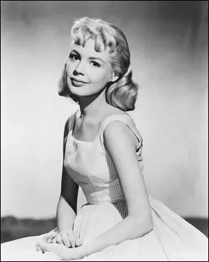 Qui est cette petite blonde ?