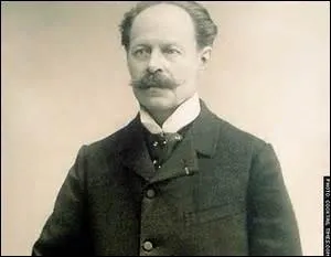 N en 1842  Blanzy (Sane-et-Loire) et dcd  Cognac en 1913, verrier, je mets au point une machine dont je dposerai des brevets en 1894 et 1898, qui permet la mcanisation des bouteilles, le cul de bouteille vient du procd de fabrication de l'poque, je me nomme :