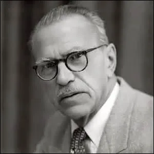 N le 29 fvrier 1880  Paris et dcd en 1954, inventeur passionn de sport cycliste, je m'attache  trouver une solution de rparation rapide pour les crevaisons, c'est en 1908 avec mon associ Jean Larroque que l'on invente une bande de cuir  coller  l'intrieur de l'enveloppe des pneumatiques, mais ce n'est qu'en 1921 que le procd a t dfinitivement mis au point et brevet, je suis :