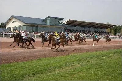 Depuis quand existe l'hippodrome de Chartres ?