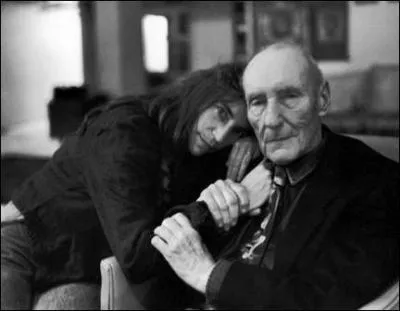  Le festin nu . Sur l'illustration, en compagnie de la grande potesse et chanteuse rock : Patty Smith.