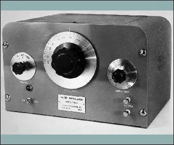 Les studios Walt Disney commandent huit oscillateurs audio pour tester la diffusion de  Fantasia , en 1939.