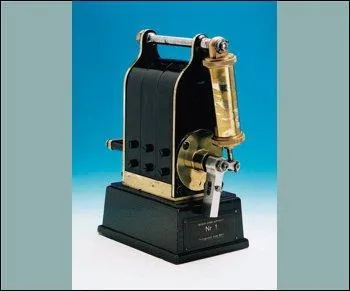 Cet appareil est une petite dynamo, magnto basse-tension, ncessaire au moteur  explosion.