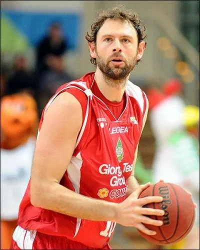 Qui est ce basketteur italien ?