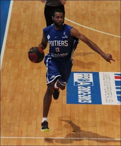 Qui est ce basketteur ?