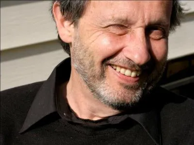 Qui est ce ralisateur fils lui-mme de cinaste, auteur de  Harem  ou  Que la lumire soit !   qui ftera aujourd'hui (20 septembre 2013) ses 60 ans ?