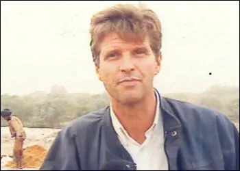 Ce journaliste remarquable est dcd  50 ans au Koweit, cras par un char. Il tait n le 20 septembre 1952. Qui est-ce ?