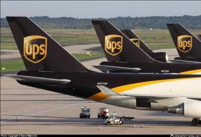 Compagnie de transport de colis, clbre en Amrique du Nord, elle s'appelle UPS. Ce qui veut dire...