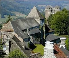 Je pars  Tournemire, dans le Cantal. Cette commune, labellise Plus Beaux Villages de France se situe en rgion ...