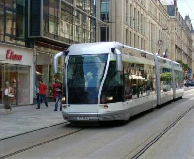 Quelle ville ne possde pas encore de ligne de Tramway ?