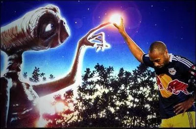 Maintenant, voil Thierry avec E. T. , l'extra-terrestre. En quelle anne Steven Spielberg a-t-il ralis le film  E. T. l'extra-terrestre  ?