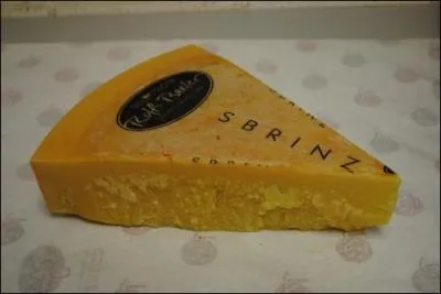 Prs de quelle ville suisse, le sbrinz est-il produit ?